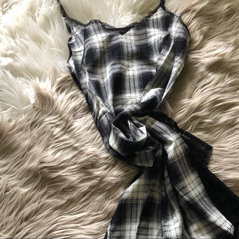 Black and White Plaid Dress - Picture 6 of 8
